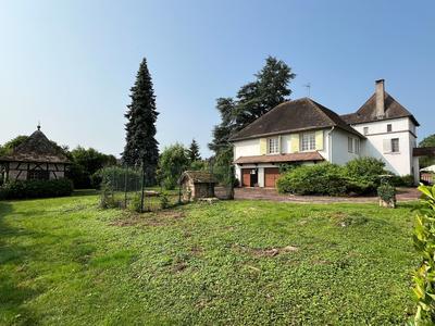 Maison traditionnelle - 256 m² - 9 pièces