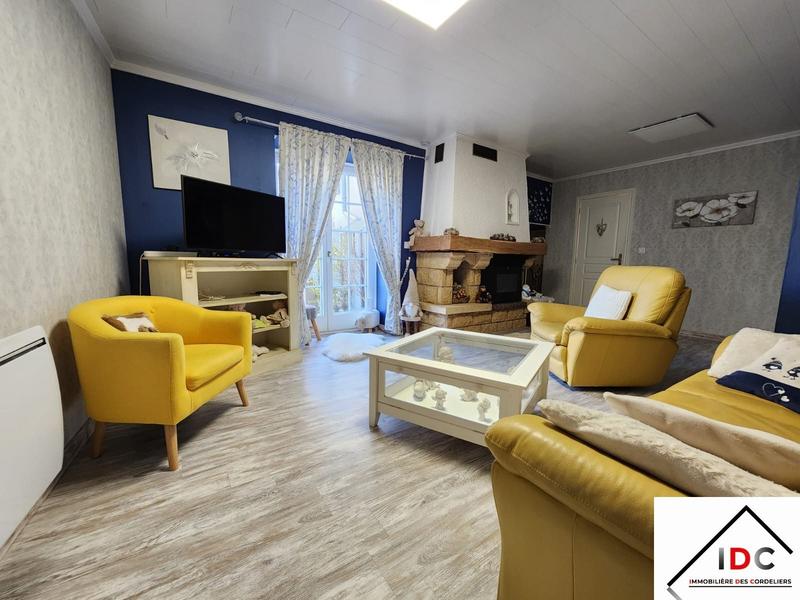 Maison - 250 m² - 9 pièces