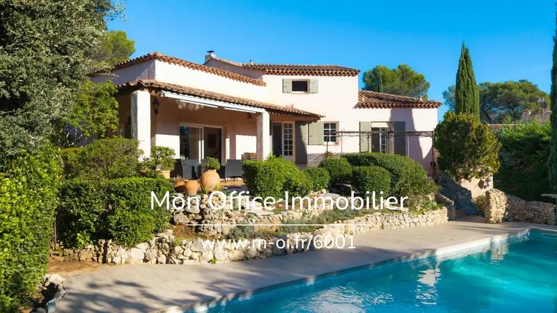 Maison - 225 m² - 9 pièces