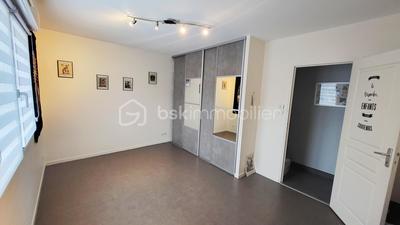 Maison traditionnelle - 220 m² - 9 pièces