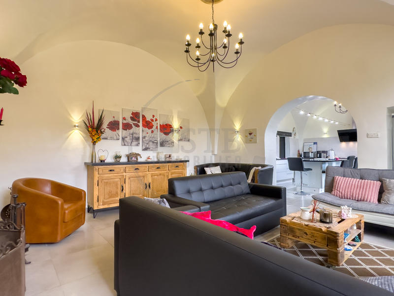 Maison - 366 m² - 23 pièces