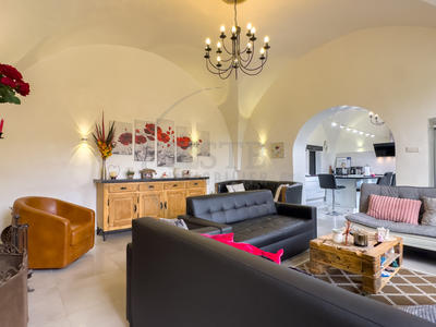 Maison - 366 m² - 23 pièces