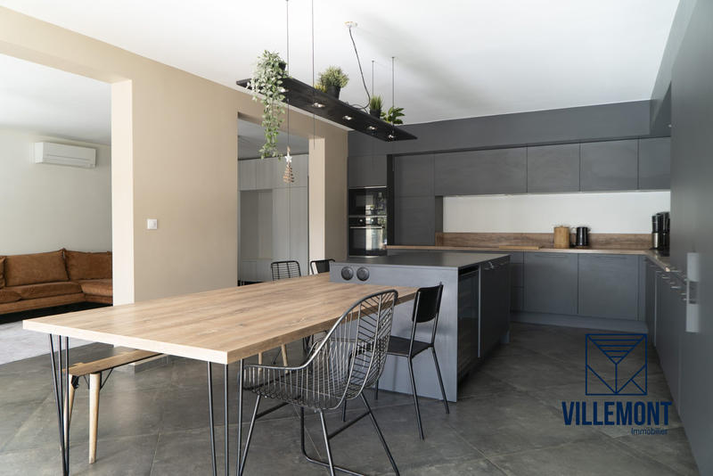 Villa - 211 m² - 7 pièces