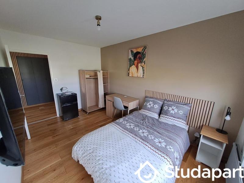 Chambre - 13 m² - 1 pièce