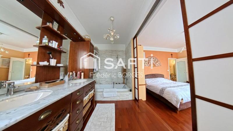 Maison - 228 m² - 7 pièces