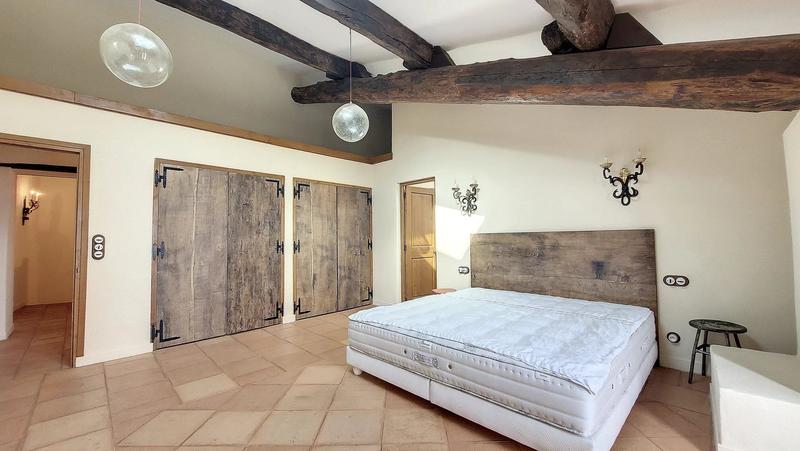 Maison - 584 m² - 14 pièces