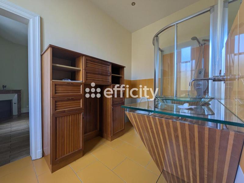 Maison - 248 m² - 9 pièces