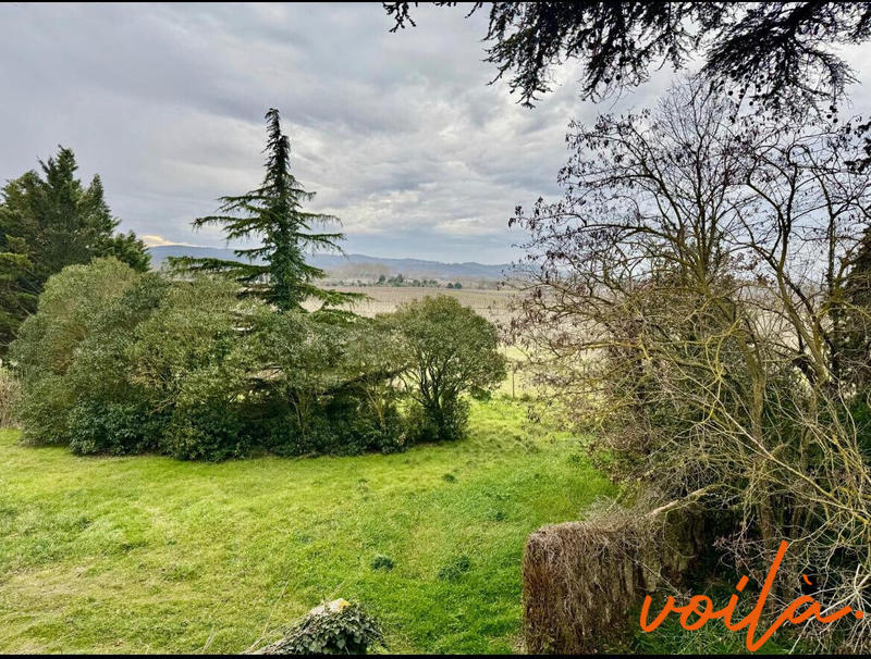 Maison - 1 983 m² - 40 pièces