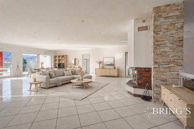 Maison - 515 m² - 9 pièces