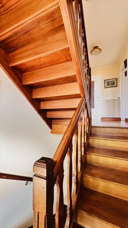 Maison - 220 m² - 11 pièces