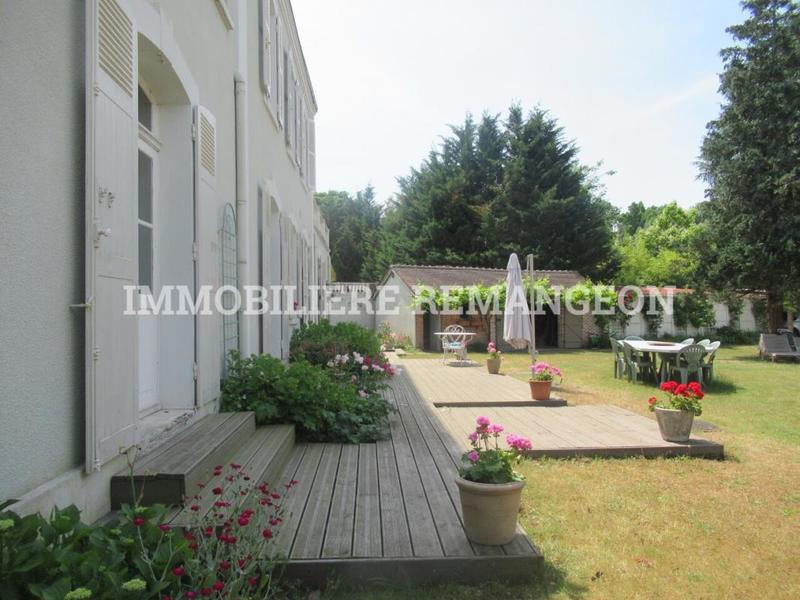 Demeure - 262 m² - 9 pièces