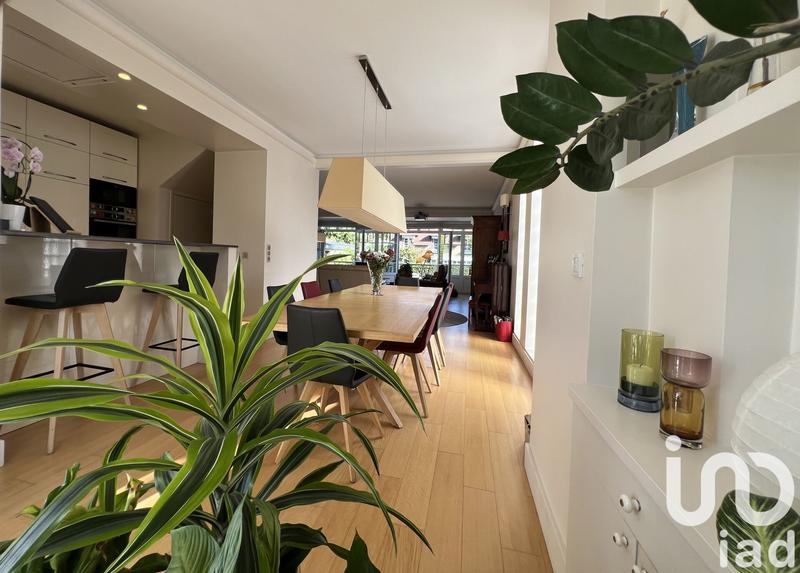 Maison - 263 m² - 9 pièces