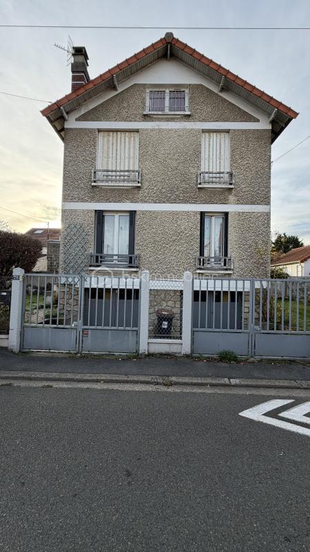 Maison - 95 m² - 5 pièces