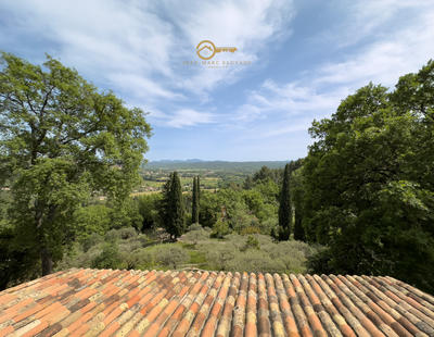 Propriété - 200 m² - 8 pièces