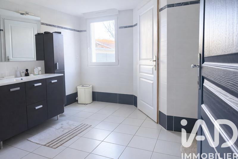 Maison - 250 m² - 6 pièces