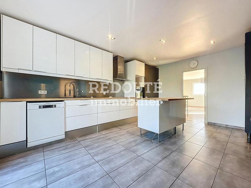 Maison - 203 m² - 7 pièces