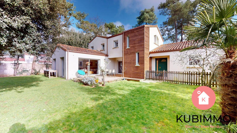 Maison traditionnelle - 175 m² - 8 pièces