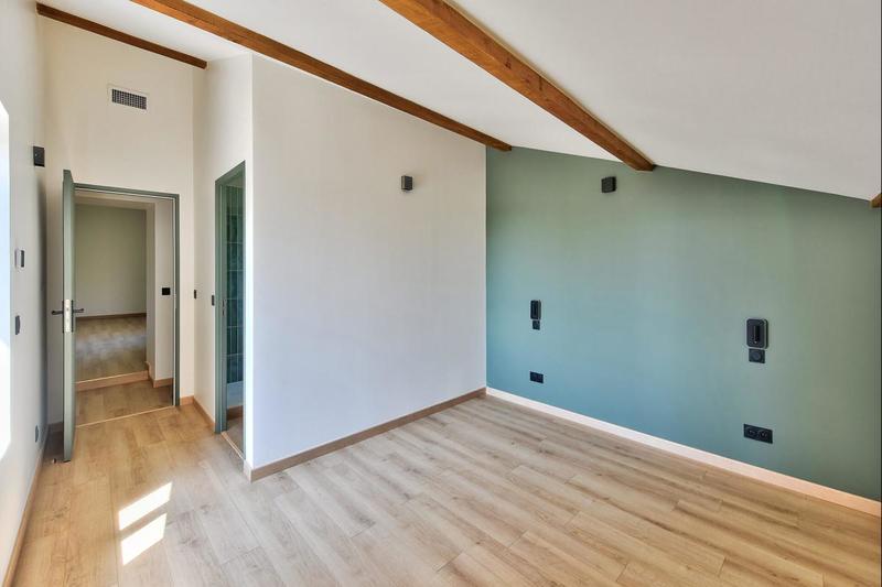 Propriété - 210 m² - 7 pièces