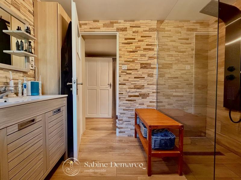 Maison - 235 m² - 6 pièces