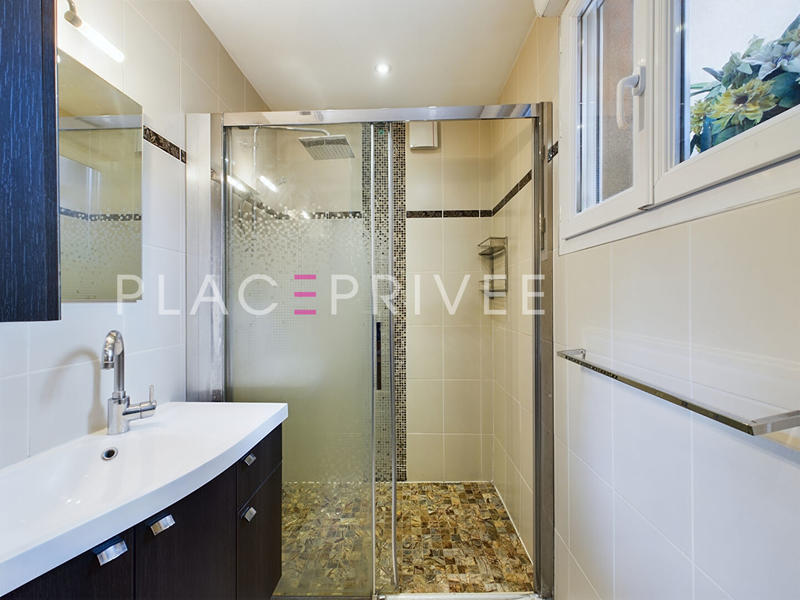 Maison - 185 m² - 7 pièces