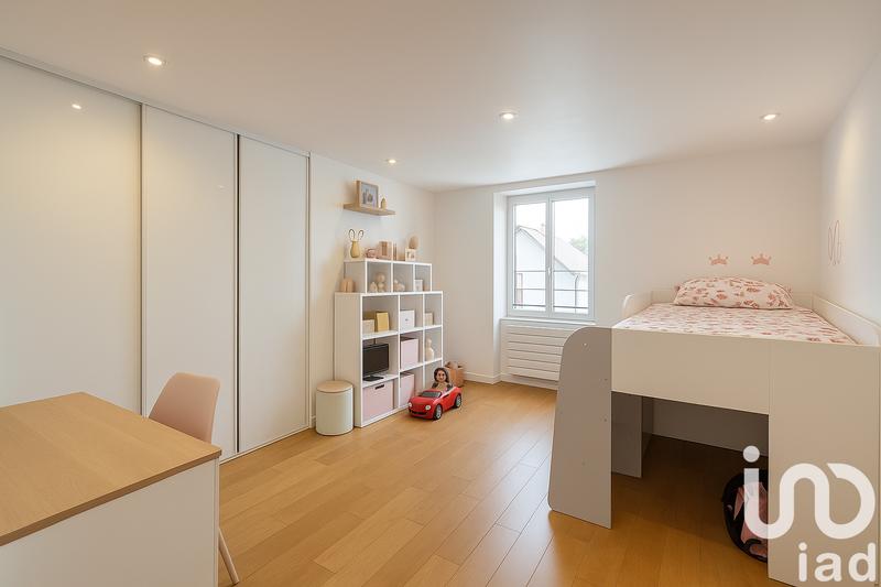 Maison - 250 m² - 8 pièces