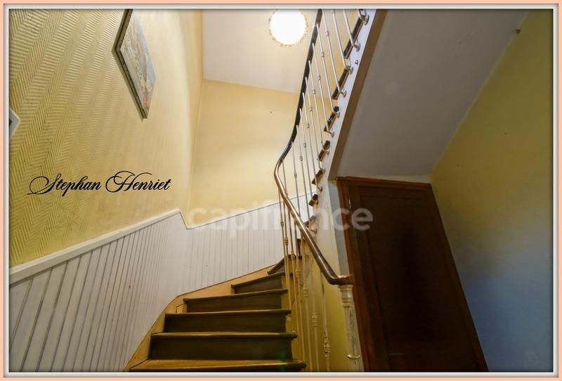 Maison - 262 m² - 12 pièces