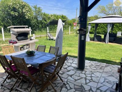 Maison - 121 m² - 8 pièces