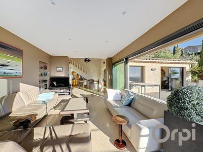 Maison - 225 m² - 7 pièces