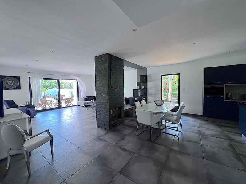 Villa - 200 m² - 5 pièces