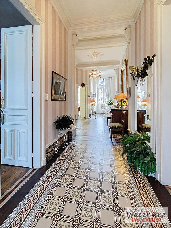 Maison - 352 m² - 1 pièce