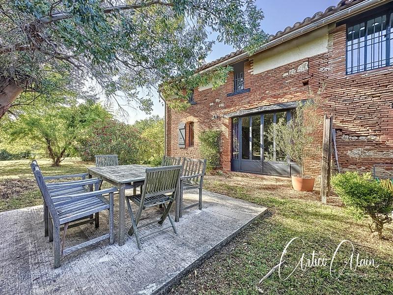 Maison traditionnelle - 500 m² - 12 pièces