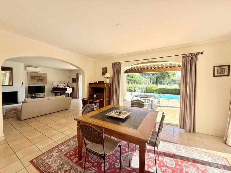 Maison - 225 m² - 6 pièces