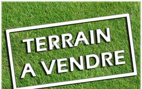 Terrain constructible - 883 m²