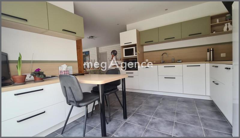 Maison - 101 m² - 8 pièces