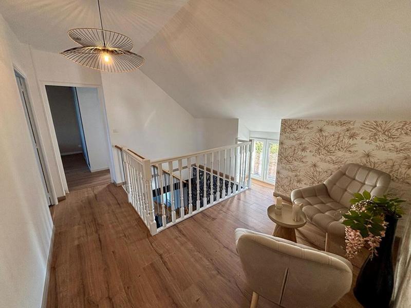 Maison - 230 m² - 8 pièces