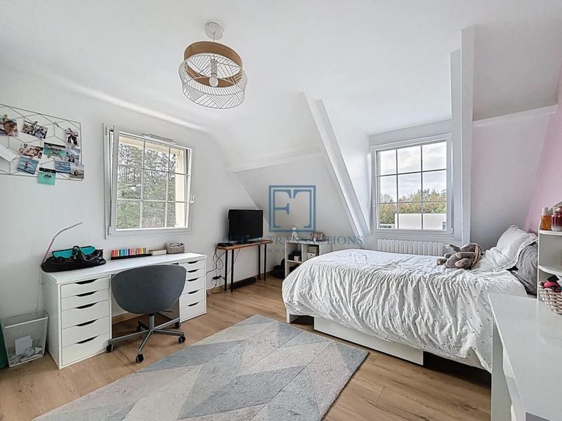 Maison - 211 m² - 9 pièces