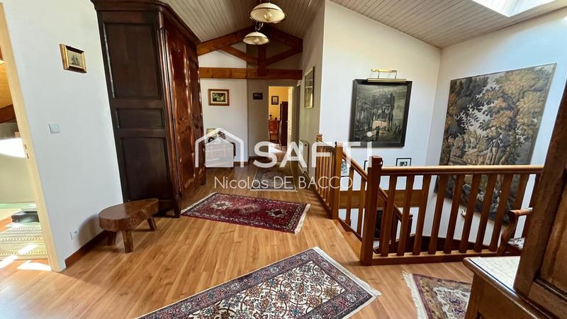 Maison - 238 m² - 7 pièces