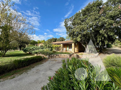 Maison - 640 m² - 18 pièces