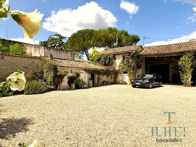 Maison - 274 m² - 9 pièces