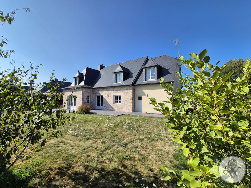 Maison - 235 m² - 6 pièces