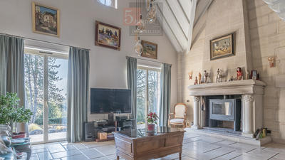 Maison - 220 m² - 7 pièces