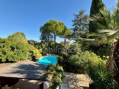 Maison - 245 m² - 10 pièces