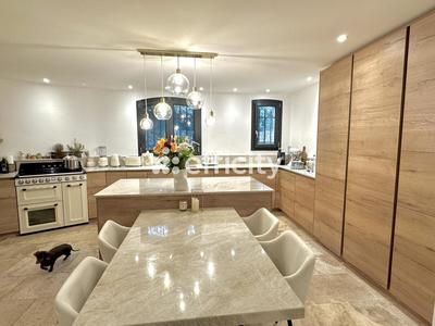 Villa - 230 m² - 9 pièces