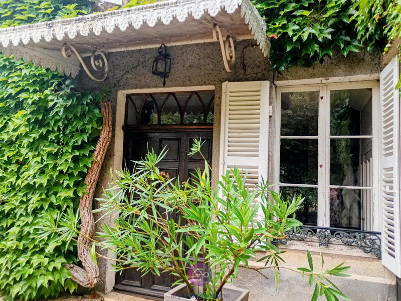 Maison - 390 m² - 11 pièces