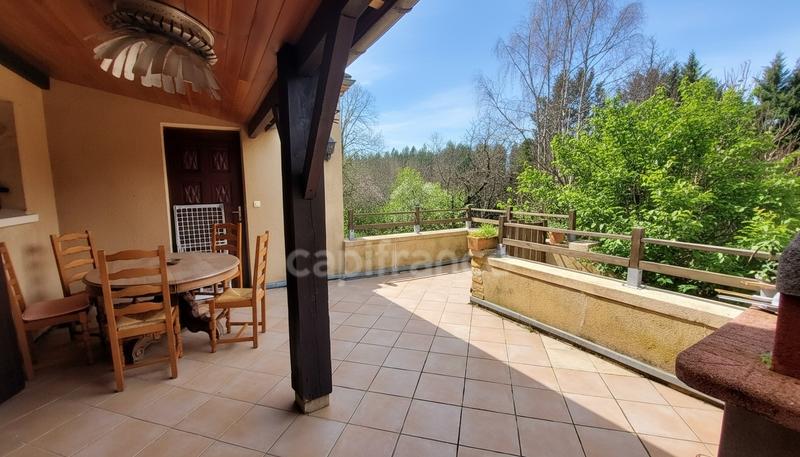 Maison - 222 m² - 8 pièces