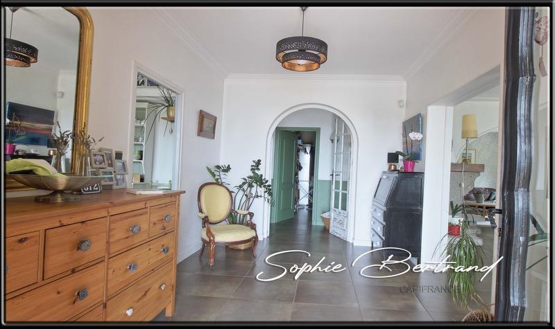 Maison - 236 m² - 9 pièces