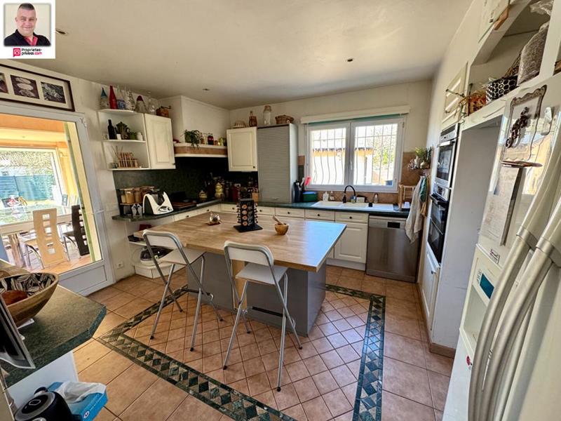 Maison - 240 m² - 7 pièces