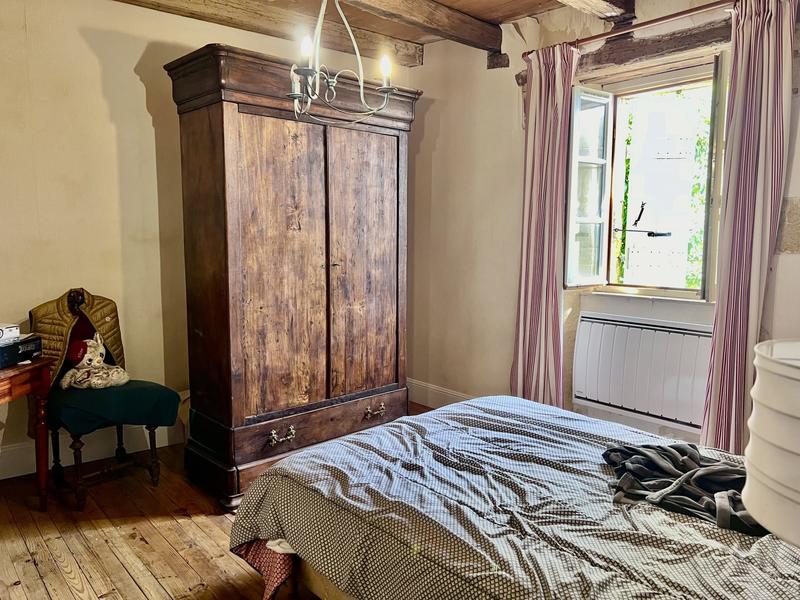 Maison traditionnelle - 322 m² - 9 pièces