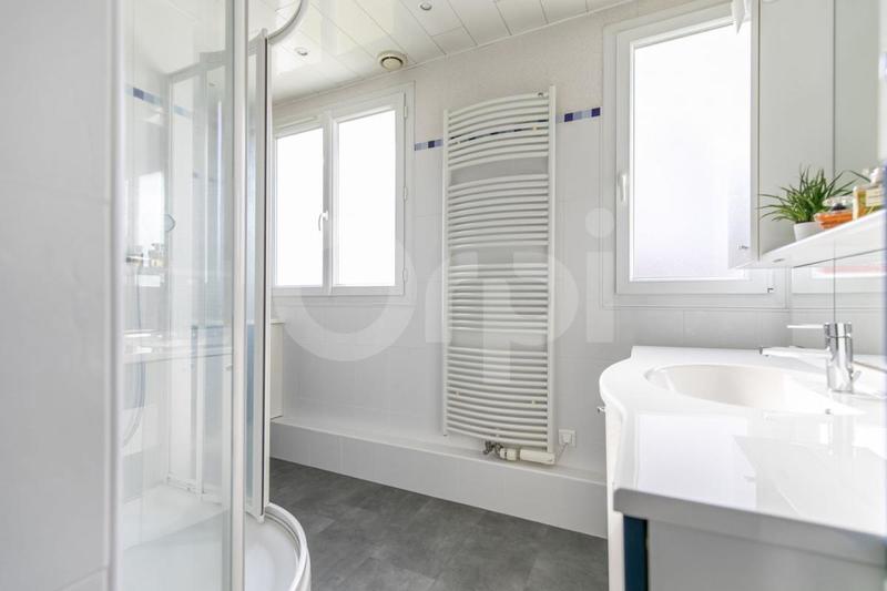 Maison - 205 m² - 8 pièces