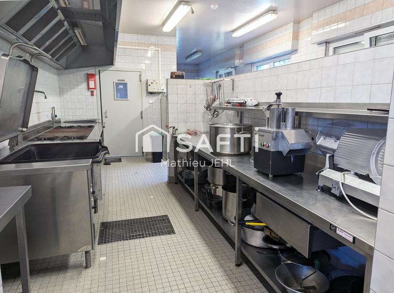 Local commercial - 1 500 m² - 20 pièces